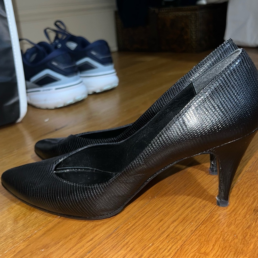Stuart Weitzman Black Leather Snake Skin Embossed Pumps Heel
